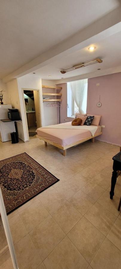 דירה לזוג על שוק מחנה יהודה Apartment Yerusalem Bagian luar foto