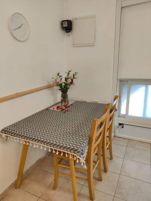 דירה לזוג על שוק מחנה יהודה Apartment Yerusalem Bagian luar foto