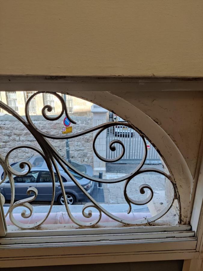 דירה לזוג על שוק מחנה יהודה Apartment Yerusalem Bagian luar foto