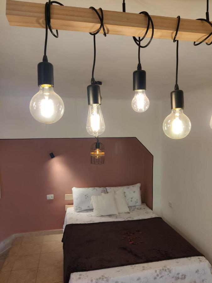 דירה לזוג על שוק מחנה יהודה Apartment Yerusalem Bagian luar foto