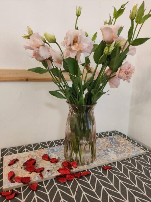 דירה לזוג על שוק מחנה יהודה Apartment Yerusalem Bagian luar foto